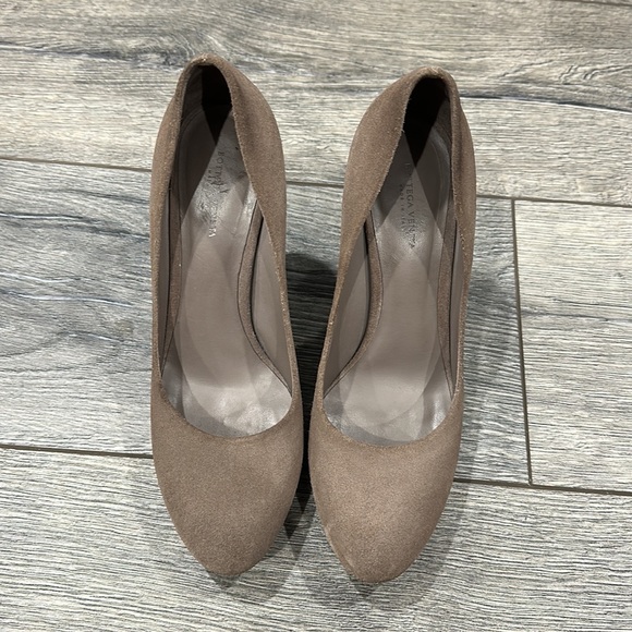 • Bottega Veneta • Authentic Brown Suede Round Toe Pumps Patent Leather on Heels - Picture 6 of 8